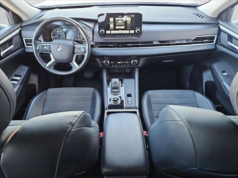 Used 2024 Mitsubishi Outlander SE image 18