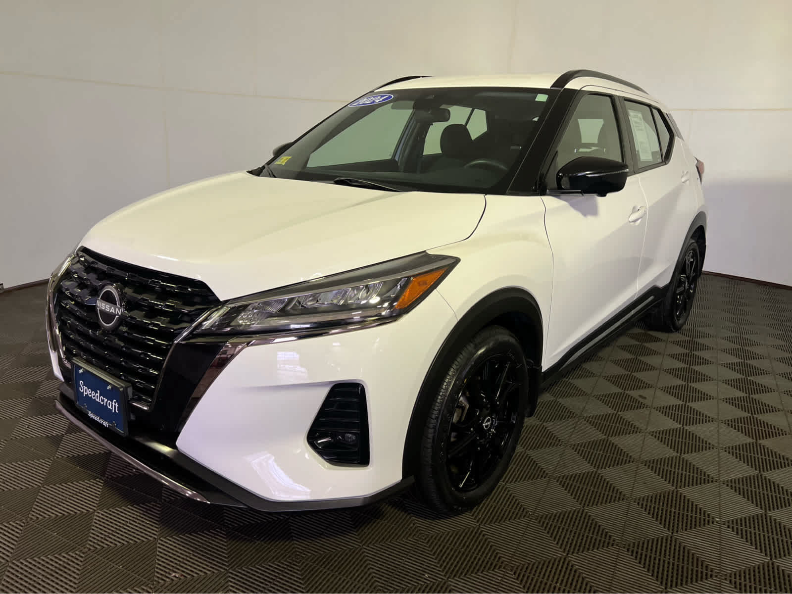 Certified 2024 Nissan Kicks SR FWD image 3