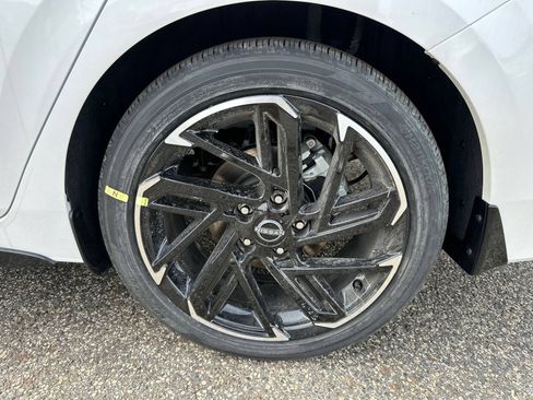 New 2026 Nissan Sentra SR w/ SR Premium Package FWD image 18