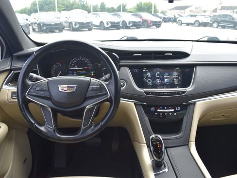 Used 2019 Cadillac XT5 FWD image 9