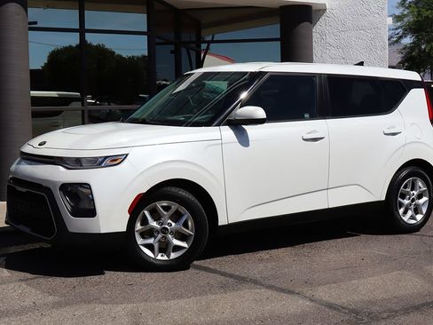 Used 2021 Kia Soul S image 3