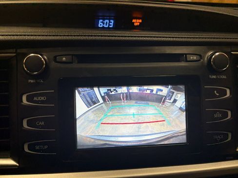 Used 2018 Toyota Highlander LE AWD/4WD image 26