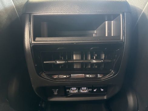 Used 2025 Jeep Grand Cherokee Limited w/ Black Appearance Package AWD/4WD image 12