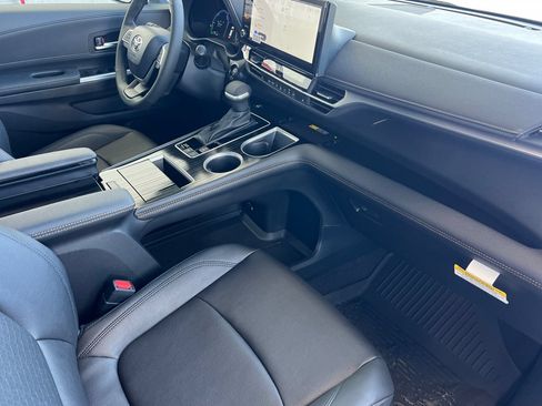 Used 2025 Toyota Sienna XLE Woodland Edition AWD/4WD image 14