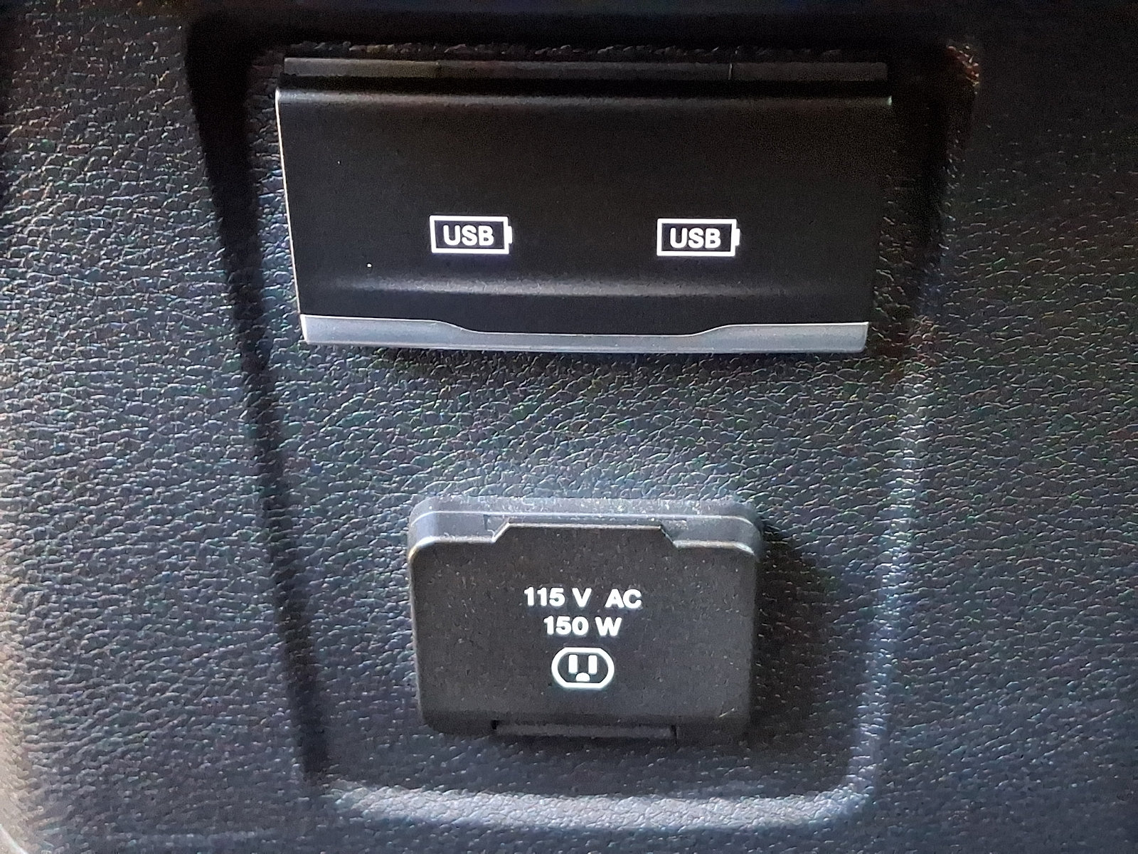 Used 2022 Jeep Wrangler Unlimited Sahara w/ Cold Weather Group AWD/4WD image 11
