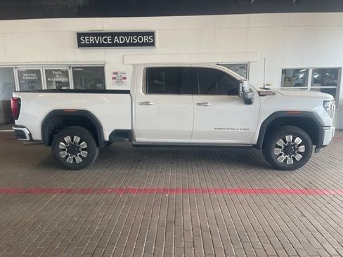 Used 2024 GMC Sierra 2500 Denali w/ Denali Reserve Package AWD/4WD image 4