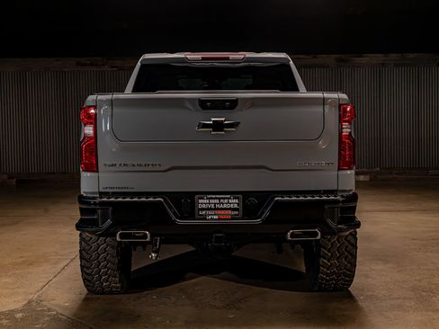 Used 2025 Chevrolet Silverado 1500 Custom Trail Boss AWD/4WD image 8