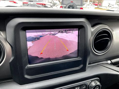 Used 2023 Jeep Wrangler Sport image 19