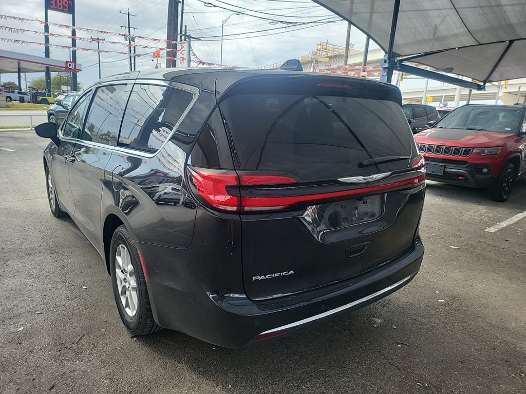 Used 2026 Chrysler Pacifica Select FWD image 5