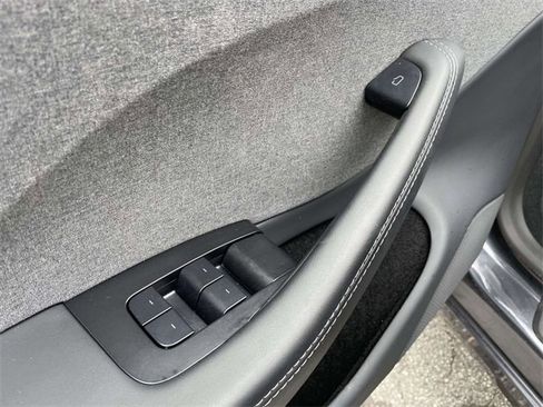 Used 2025 Tesla Model 3 Long Range image 19