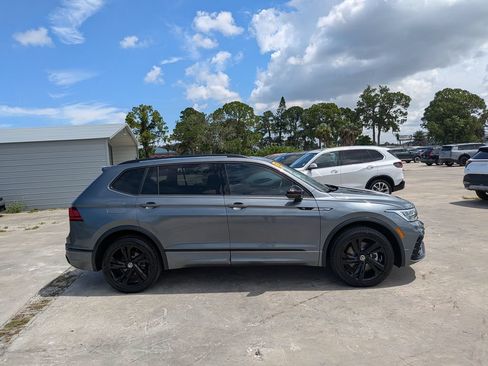 Used 2023 Volkswagen Tiguan SE R-Line FWD image 9