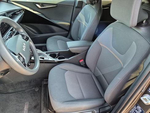 Used 2025 Kia Niro LX FWD image 24