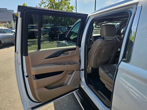 Used 2020 Cadillac Escalade ESV Platinum AWD/4WD image 17