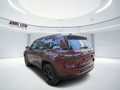 New 2025 Jeep Grand Cherokee Limited w/ Black Appearance Package image 5