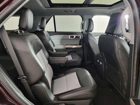 Used 2023 Ford Explorer XLT w/ Equipment Group 202A AWD/4WD image 18
