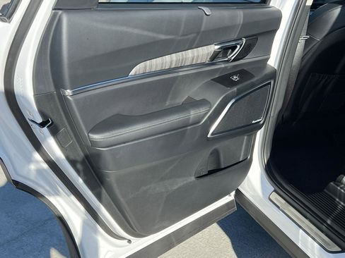 Used 2025 Kia Telluride SX image 22