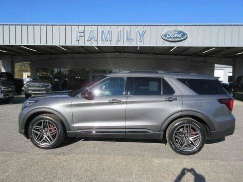 New 2026 Ford Explorer ST RWD image 2