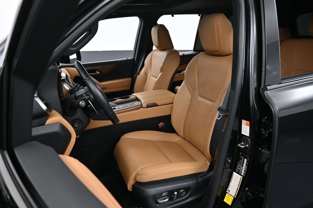 Used 2024 Lexus LX 600 4WD w/ Appearance Package image 5