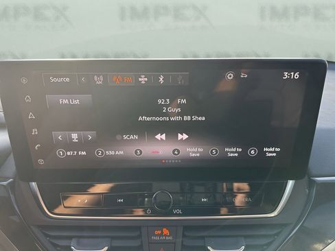 Used 2023 Nissan Altima 2.5 SR w/ SR Premium Package image 18