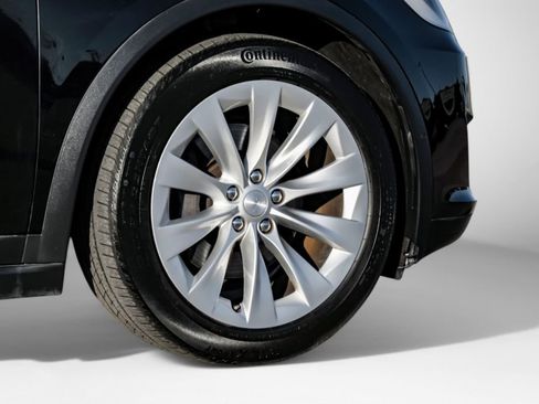 Used 2018 Tesla Model X 75D image 48