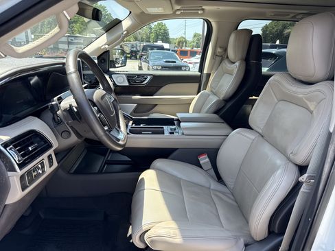 Used 2022 Lincoln Navigator Reserve RWD image 9