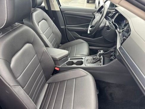 Certified 2024 Volkswagen Jetta SE image 32