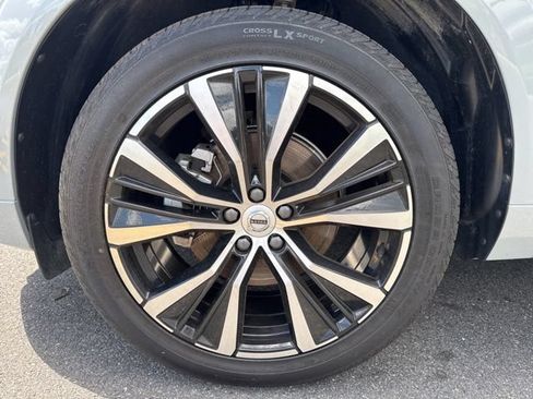 Certified 2025 Volvo XC60 B5 Plus AWD/4WD image 9