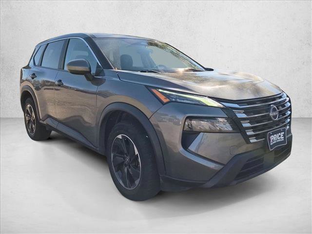 Used 2024 Nissan Rogue SV AWD/4WD image 3