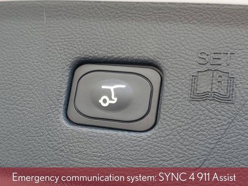 Used 2022 Ford Edge SEL w/ Convenience Package image 12