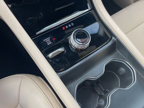 Used 2024 Jeep Grand Cherokee Limited image 19