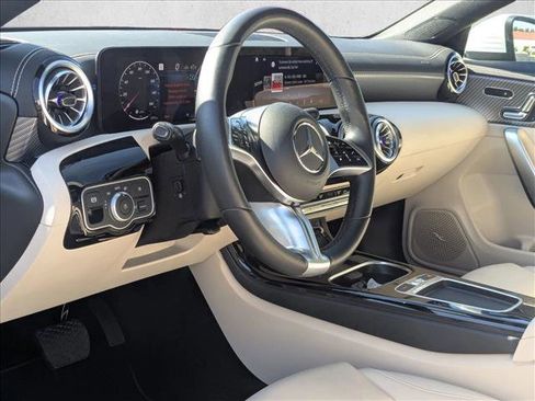 Used 2025 Mercedes-Benz CLA 250 4MATIC image 2