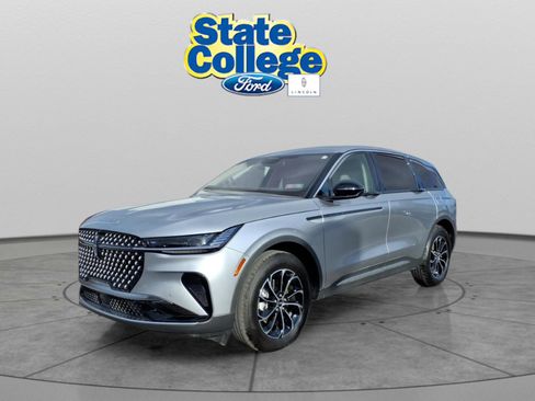 Used 2025 Lincoln Nautilus Premier image 1