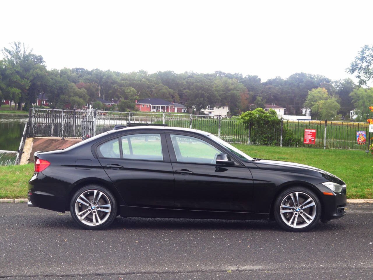 Used 2014 BMW 335i xDrive Sedan AWD/4WD image 5