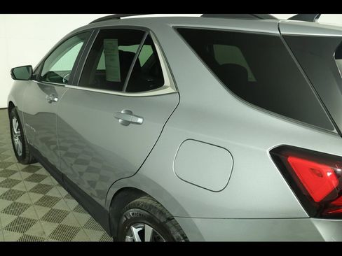 Used 2024 Chevrolet Equinox LT FWD image 17