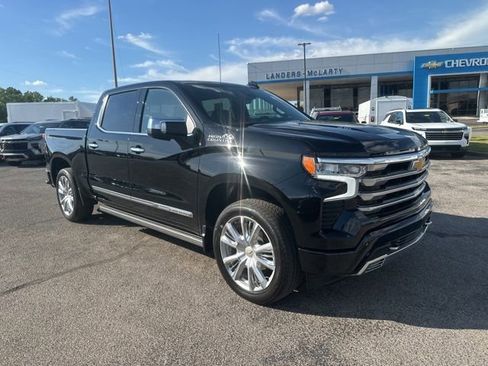 Used 2025 Chevrolet Silverado 1500 High Country w/ High Country Premium Package AWD/4WD image 1
