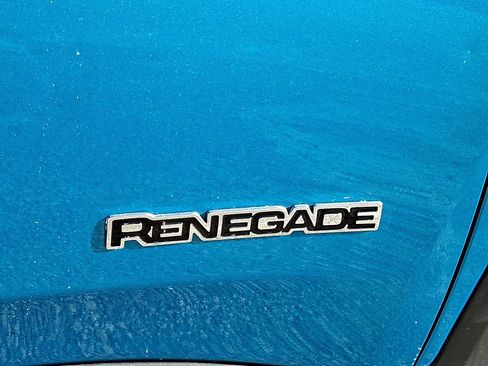 Certified 2022 Jeep Renegade Latitude w/ Convenience Group image 24