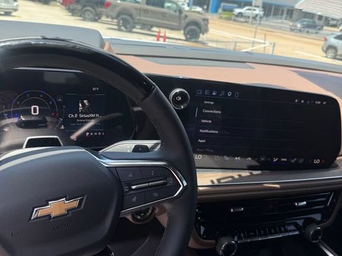 Used 2026 Chevrolet Tahoe High Country AWD/4WD image 16