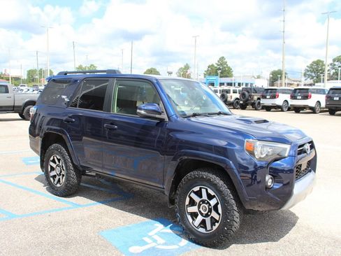 Used 2023 Toyota 4Runner TRD Off-Road Premium w/ Moonroof Package AWD/4WD image 3