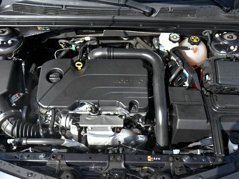 Used 2023 Chevrolet Malibu LT image 41