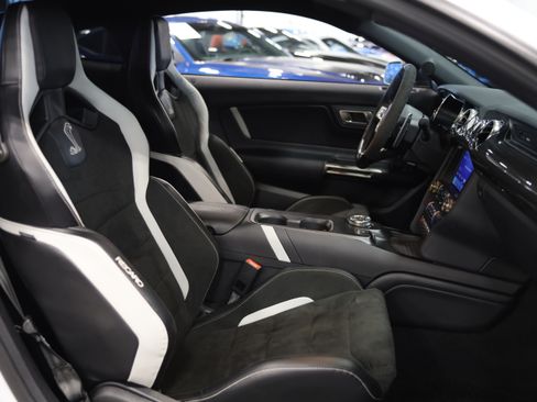 Used 2021 Ford Mustang Shelby GT500 w/ Carbon Fiber Track Pack RWD image 35