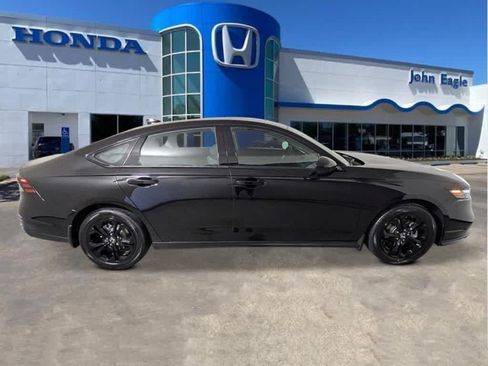 Used 2025 Honda Accord SE image 6