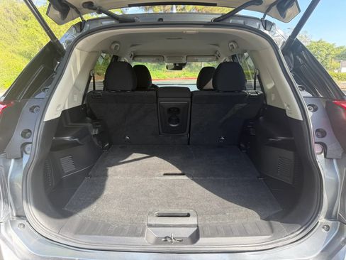 Used 2019 Nissan Rogue SV FWD image 16