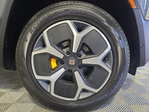 Used 2024 Rivian R1S Adventure AWD/4WD image 11