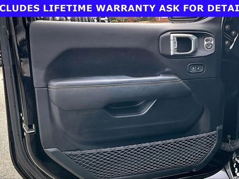 Used 2021 Jeep Wrangler Unlimited Sahara w/ Cold Weather Group AWD/4WD image 17