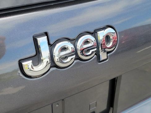 Used 2022 Jeep Cherokee Limited AWD/4WD image 39