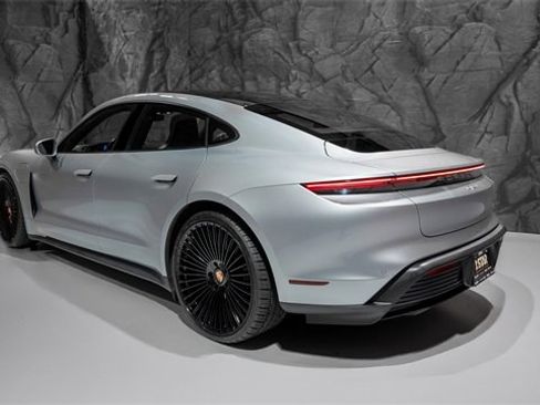 Used 2021 Porsche Taycan image 20