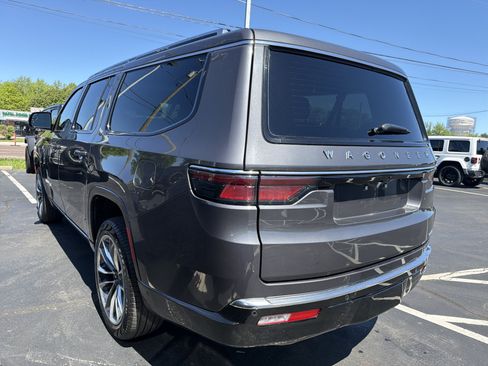 Used 2024 Jeep Wagoneer L Series III w/ Premium Group I AWD/4WD image 6