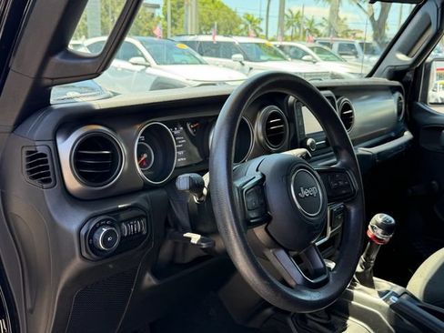 Used 2020 Jeep Wrangler Sport AWD/4WD image 14