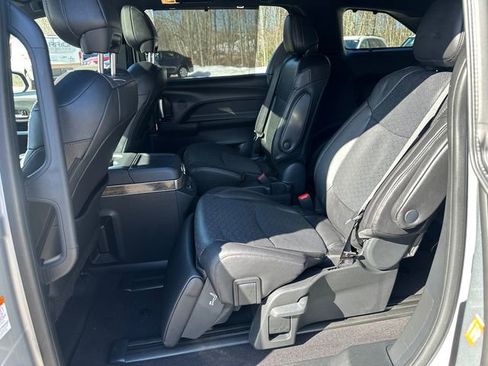 Used 2025 Toyota Sienna Platinum image 15