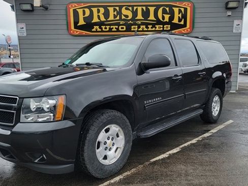 Used 2011 Chevrolet Suburban LT image 1